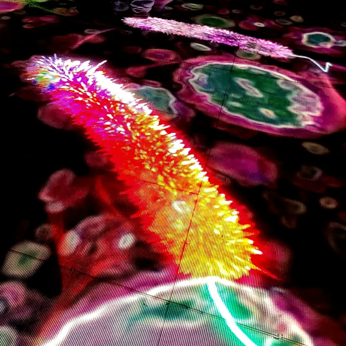deepa_sena's tweet photo. A fun exhibit at #COP27 #GreenZone. A #Biosphere dome was dedicated to #microbes &amp; the whole floor was transformed into these weird &amp; wonderful microscopic organisms. Microbiologists would probably spot any inaccuracies but I didn't know any better! @UniRdg_Research @WalkerInst https://t.co/8YbOB2EIU3
