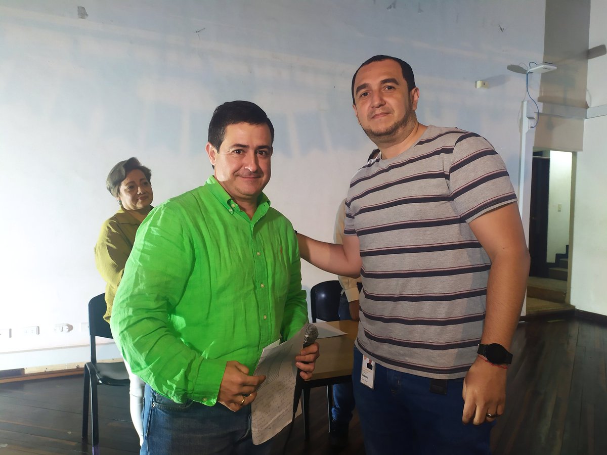 SENAQuindio's tweet photo. #FamiliaSENA 
#Felicitaciones 👨‍🏫👩‍🏫

💚✅Desde el #SENA Quindío y con el acompañamiento del Director Regional, Carlos Fabio Álvarez Ángel, damos inicio a la Ceremonia de Posesión de Ascenso de grado de instructores del Centro de Comercio y Turismo. https://t.co/WqBuXk6k98