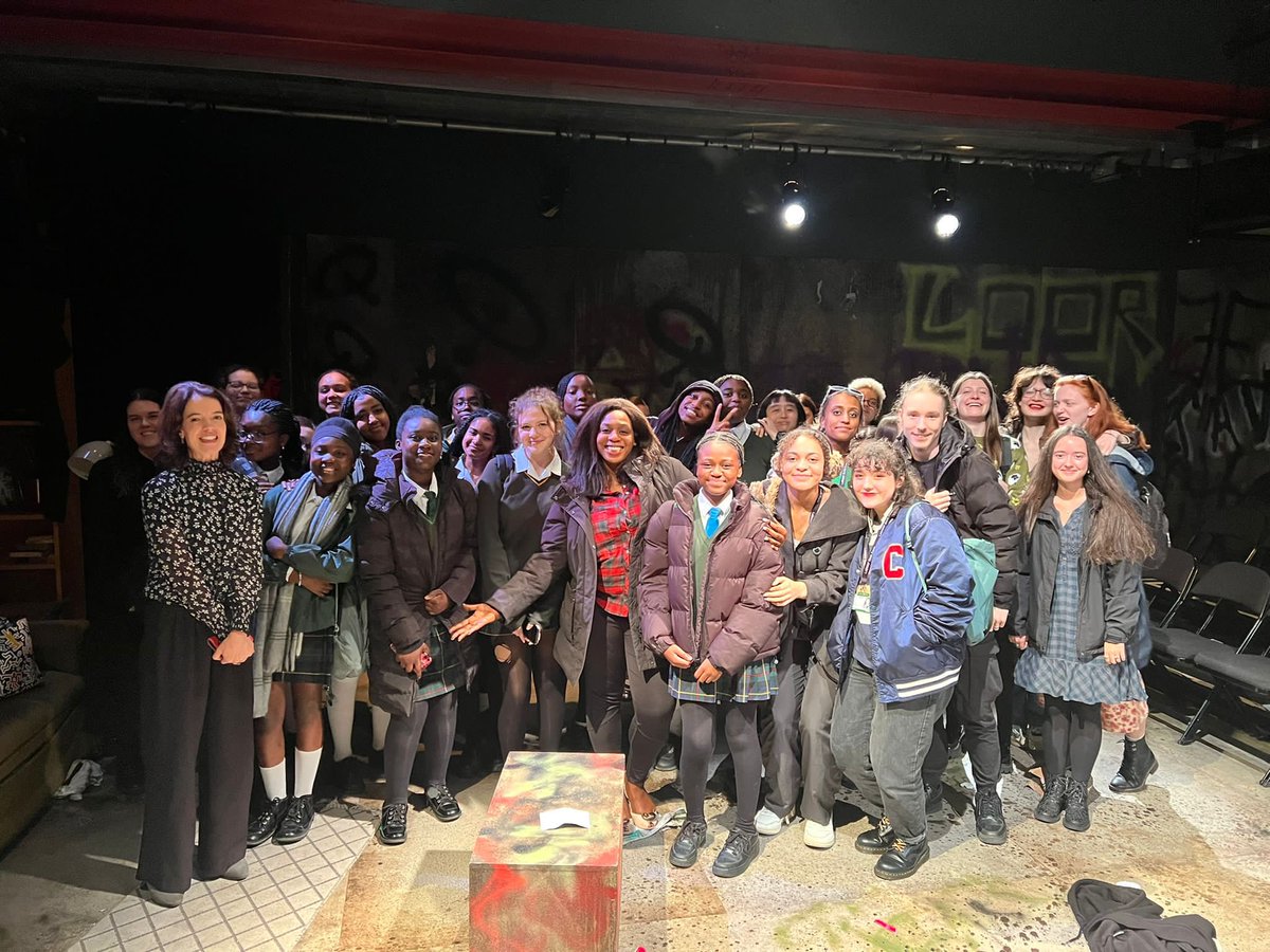 My former secondary school La Sainte Union came to see #kinghamlin amongst other schools and are studying the play text in drama class 🎭