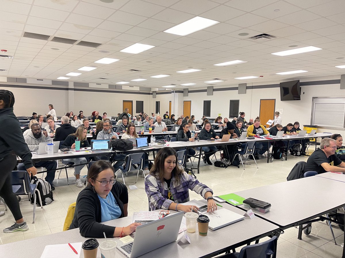CShawR10's tweet photo. Full house out in @CrandallISD. They were using evidence to support constructive response across all content areas! #BackThatThangUp @R10ELA @GunnTexas @vickireyn https://t.co/Y6sy9QWLlK