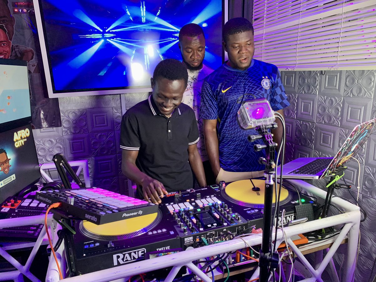 Y’all aint ready for the heat 🔥🎵
Just watchout!!!

#afrocitygh #livemusic #music #jumble360jamz