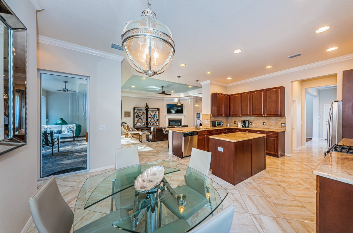 smith_associate's tweet photo. 🏡 Stunning Waterchase Home
✨ Open House: Friday, November 11th from 4:00 - 6:00 PM & Saturday, November 12th from 11:00 AM - 1:00 PM | Contact The Wood Team for gate access: 813.957.3951
🧡 Listed by @thewoodteam #SmithIsHome
🌐 Take a peek: https://t.co/TbziAZzIVy https://t.co/DuFI5Cs72s