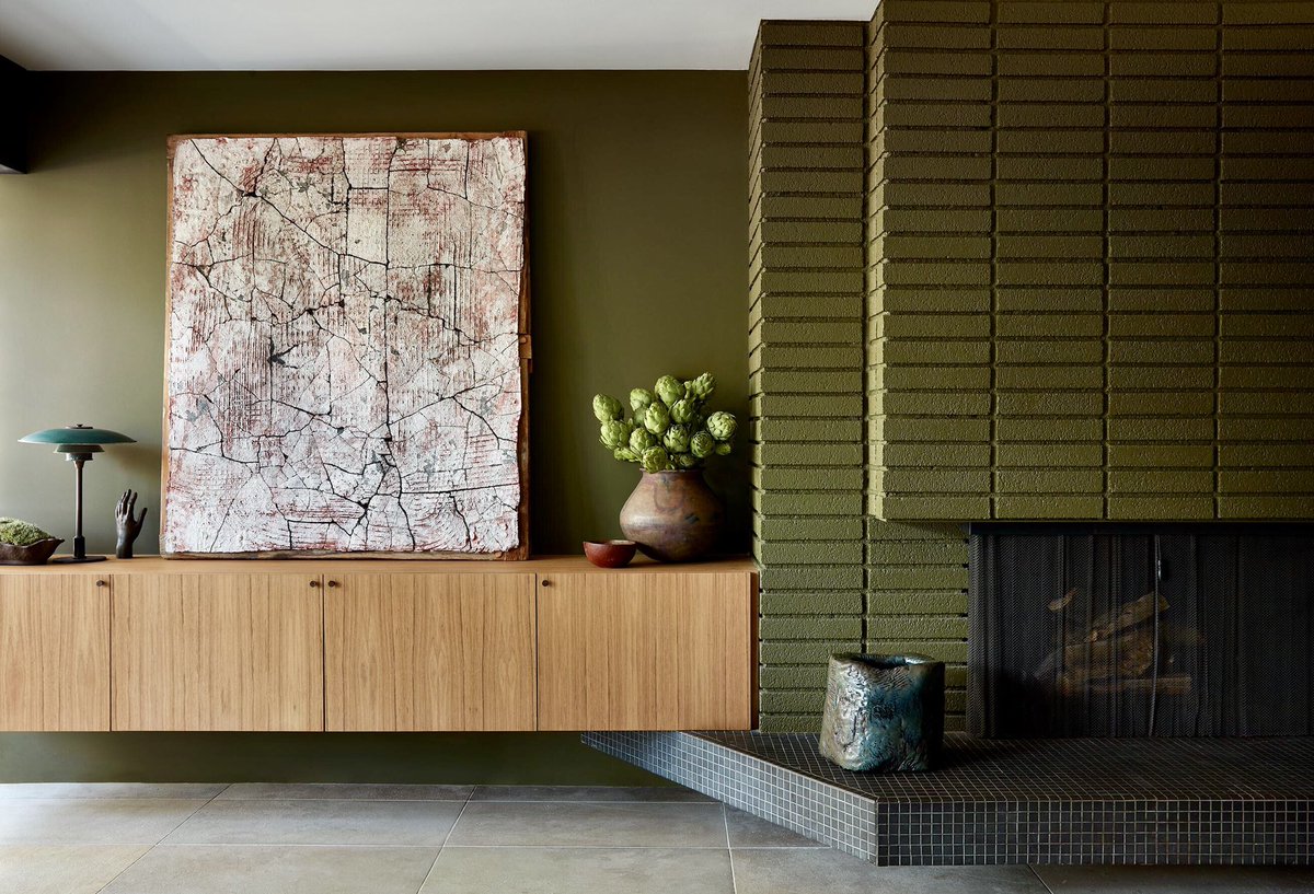 ScottThomasID's tweet photo. The main living space at our  #hollywoodhills #project features an amazing  #midcenturymodern brick fireplace &amp; hearth. Check out both sides and our clients beautiful artwork too. 🔥😊
#interiordesign #drama #midcenturymodern https://t.co/573UGbU7WZ