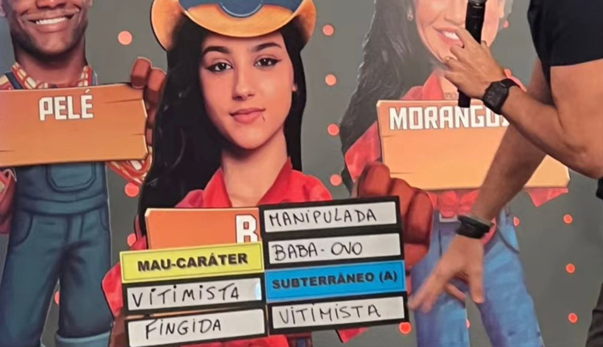 OficialDeborahA's tweet photo. A brava tem nome e não tem medo.
As plaquinhas falam por si só. Corta logo pra domingo, por favor!
A senhora ganhou com 20 plaquinhas de "carinho"! rsrs
#TeamDeborah #ProgramaDoFaro #AFazenda14 #AFazenda https://t.co/AufsYTbSd2
