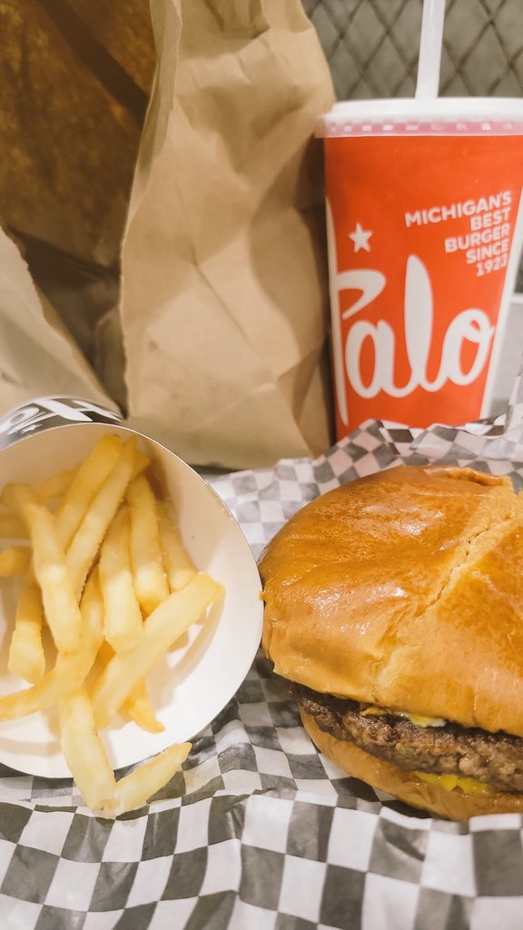 AaronTLatimer's tweet photo. Yesssssssssssssssssssssss‼️ @Halo_Burger for the win‼️ #OliveBurger #HaloBurger #MichigansBest #Burger https://t.co/SAoPpSH9JJ