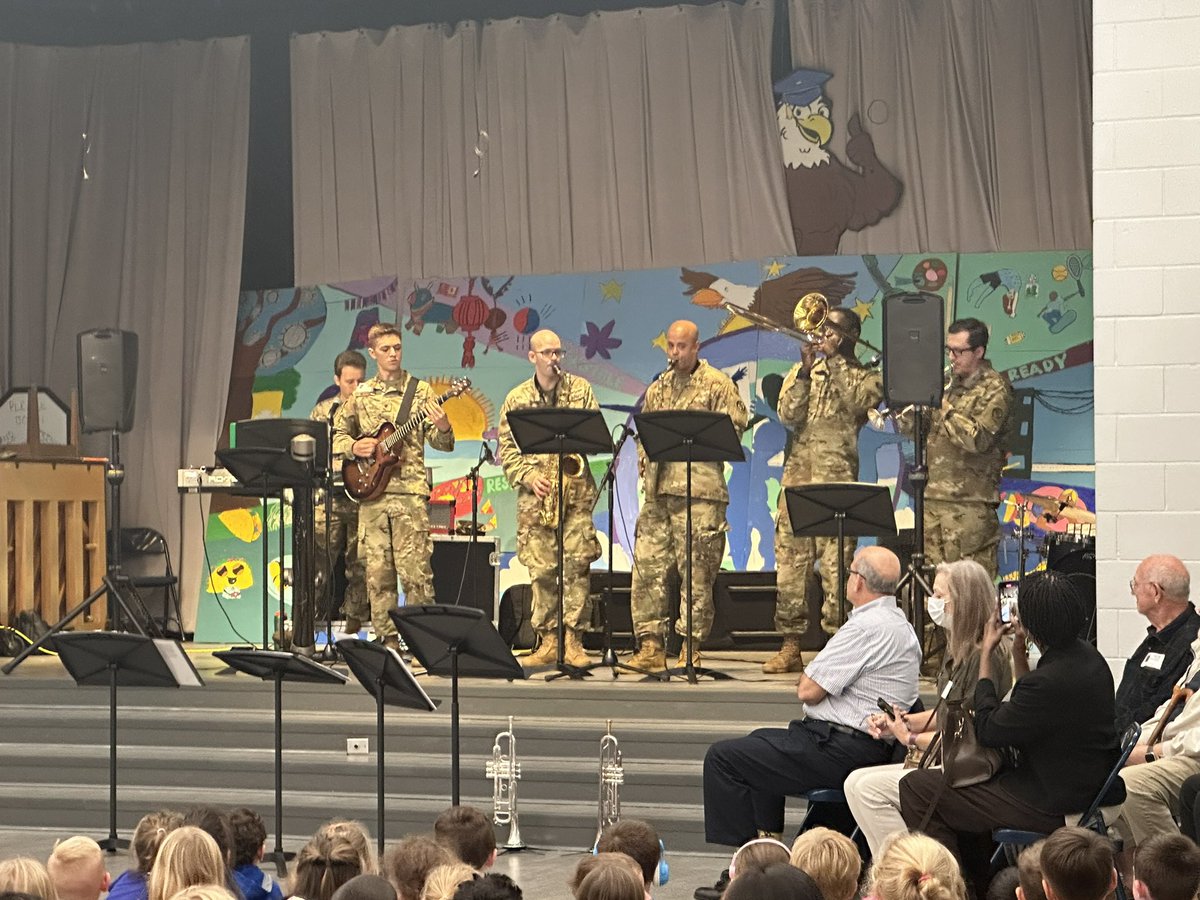 Veterans Day Assembly <a href="/EdgewaterAACPS/">Edgewater Elementary</a> was a success! Thank you for your service. #aacpsawesome #teamees
