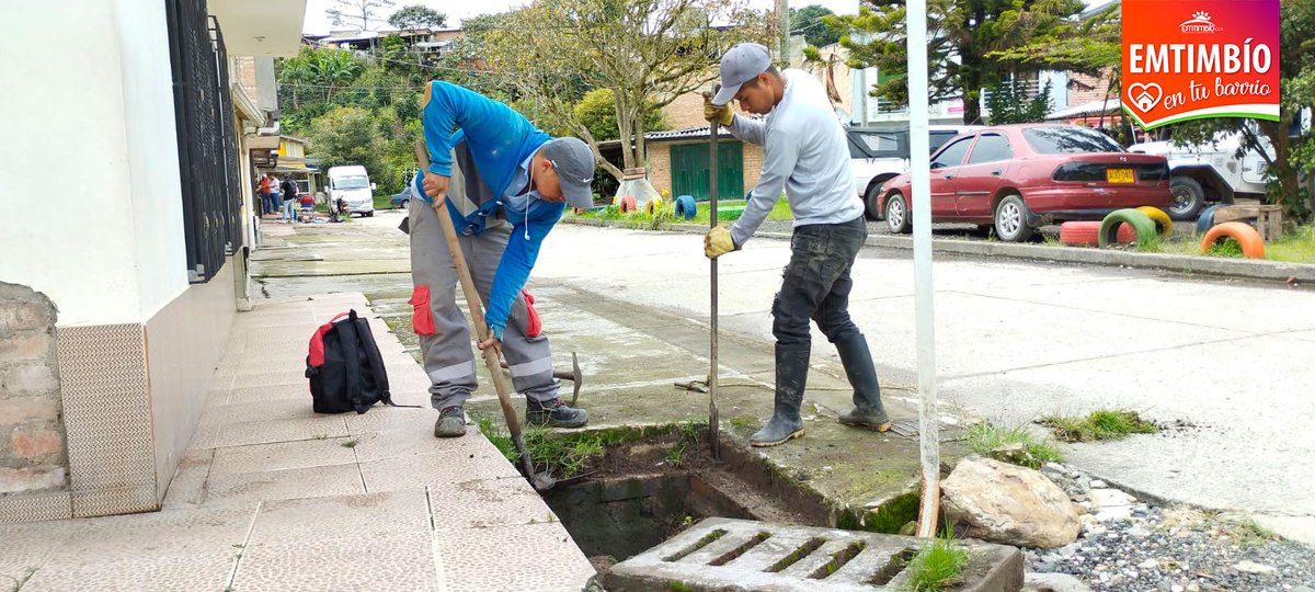 emtimbio's tweet photo. #EMTIMBÍO #EnTuBarrio | EMTIMBÍO ESP, 8 de nov. Llevamos las oficinas hasta la cancha cubierta del barrio San Judas, para atender a los usuarios de los barrios Quintas de San Camilo, San Judas, Villa Gerardina y Germán Ramírez. https://t.co/8y9WDp7aJt
