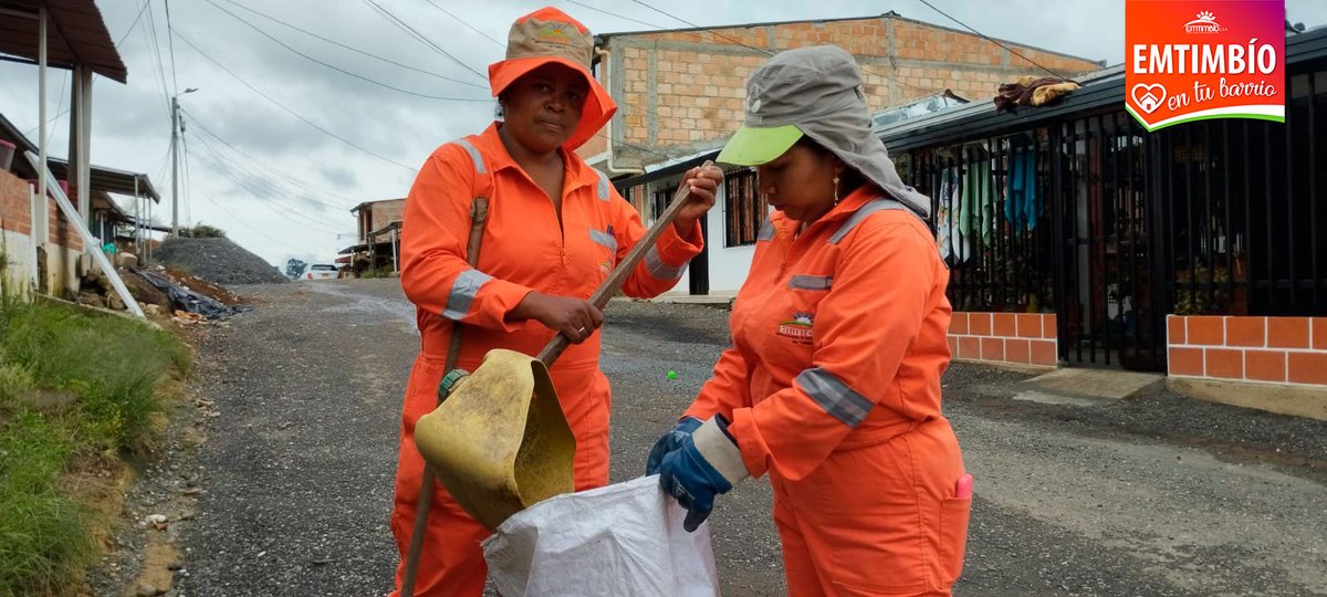 emtimbio's tweet photo. #EMTIMBÍO #EnTuBarrio | EMTIMBÍO ESP, 8 de nov. Llevamos las oficinas hasta la cancha cubierta del barrio San Judas, para atender a los usuarios de los barrios Quintas de San Camilo, San Judas, Villa Gerardina y Germán Ramírez. https://t.co/8y9WDp7aJt