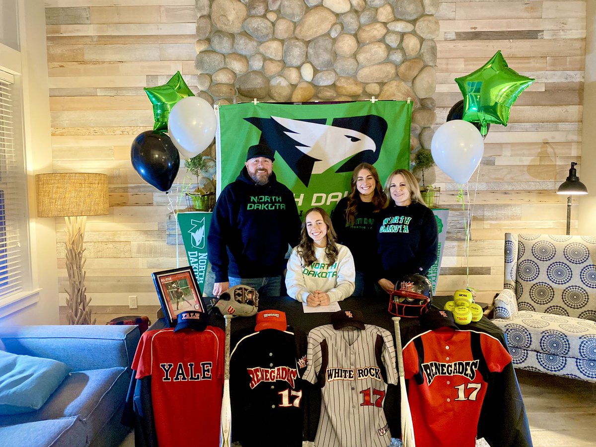BethuneHailey's tweet photo. Officially a Hawk!  Can’t wait to get started @UNDsoftball Thank you to everyone who helped me get here and make this dream come true! @IHartFastpitch @LegacyLegendsS1 @Los_Stuff @ExtraInningSB @UNDsports @UofNorthDakota https://t.co/mJnunfUplw