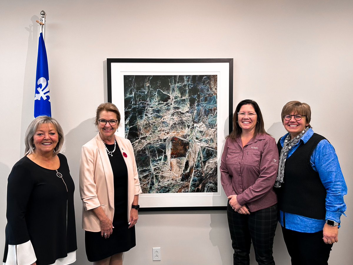 suzanneroy_caq's tweet photo. Hier, j’ai eu l’occasion de rencontrer l’@Accpe_CadresCPE . De très belles discussions qui nous ont permis d’échanger sur les enjeux mutuels que nous avons. Les cadres des CPE sont des partenaires importantes du ministère de la Famille. 🗣️
#AssNat #polqc https://t.co/casjIt4W6S