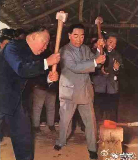 zhu0588's tweet photo. 图1：大炼钢铁时期，国务院机关也砌了炉子，把几个铁栅栏门都弄去炼钢了，结果炼成了废物。图为毛在中南海炼钢炉边。
图2：周恩来和陈毅58年12月在湖北麻城县五四人民公社凤凰窝钢铁厂参加打铁劳动。
图3：宋庆龄拆了住宅花园，盖上灶炉成炼钢战场。 https://t.co/i0al8r9ssz