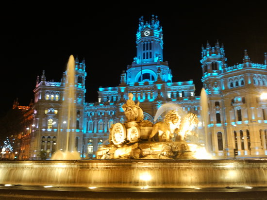 EnfermeroEnred's tweet photo. 🔵 Mañana, cerca de 300 monumentos de todo el mundo se iluminarán en azul el 12 de noviembre para concienciar sobre la #neumonía gracias a la labor de @fenaer2. #DíaMundialDeLaNeumonía

https://t.co/8GR46h4FH8 https://t.co/KfyyRQdWtw