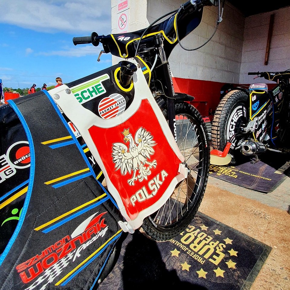 velichkovilIya1's tweet photo. Szymon Woźniak Racing
:
Dziś Święto Niepodległości 🇵🇱
Nie ma dla mnie większego wyróżnienia niż jazda z Białym Orłem na piersi. Cieszę się, że mogę reprezentować biało-czerwone barwy żyjąc w WOLNEJ POLSCE ❤️
#Niepodległa #SW48
https://t.co/rDL0duI5Mh https://t.co/7KH904r6kV