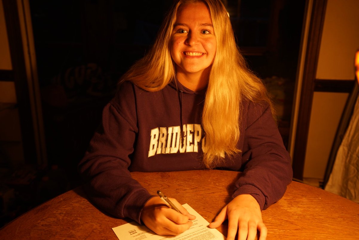 SamLedger_00's tweet photo. Can’t believe it’s official. Excited for the next four! Go Purple Knights🤍💜@DawnMStearns1 @ub_softball @rayramelli https://t.co/11njGLcBlW