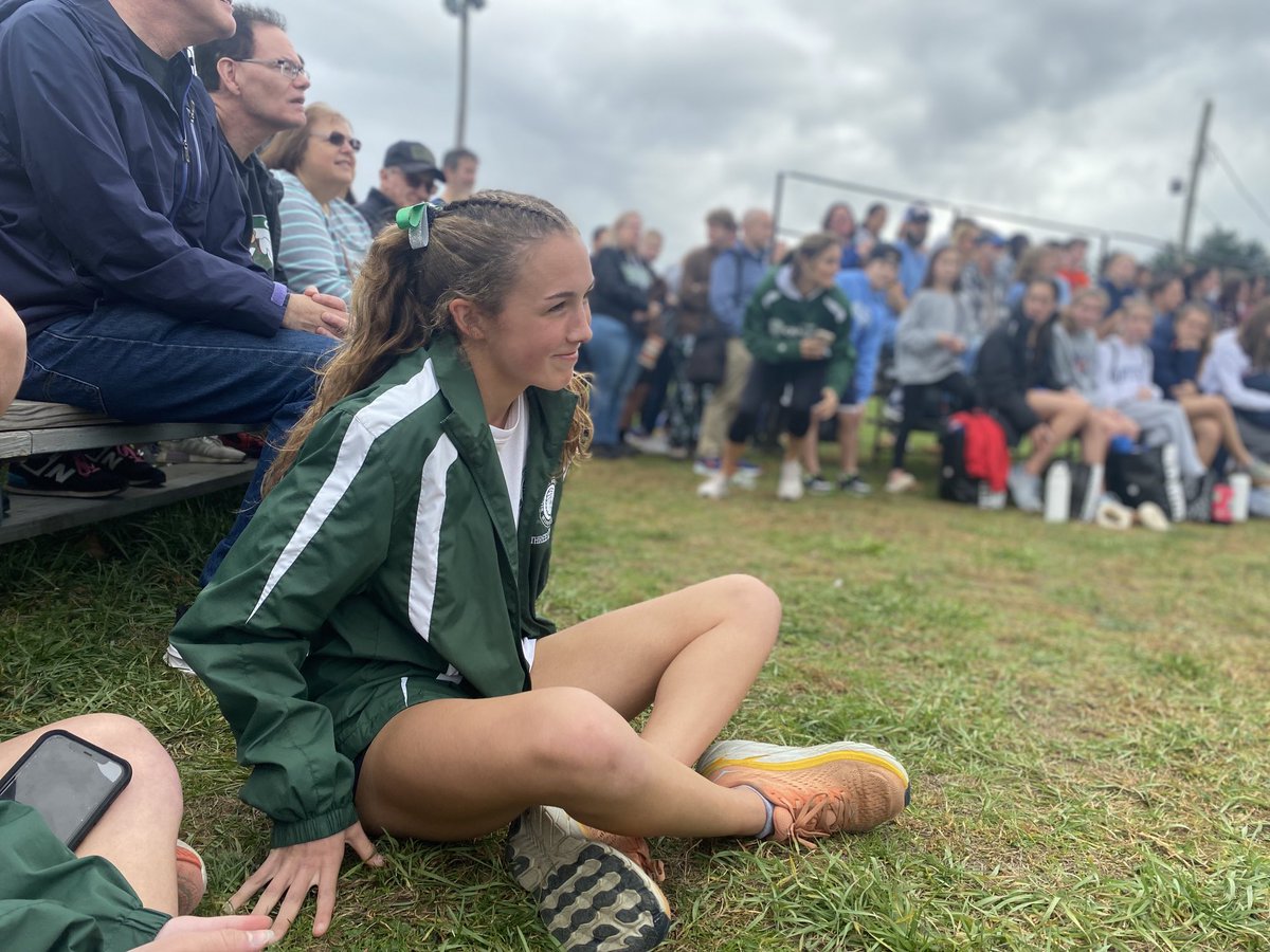 BillericaXCTF's tweet photo. Anna McElhinney continued her tremendous season by becoming the individual champion, running a huge personal best 5K time of 18:10, which is also the fastest time in school history. https://t.co/iPkpKGtTXK