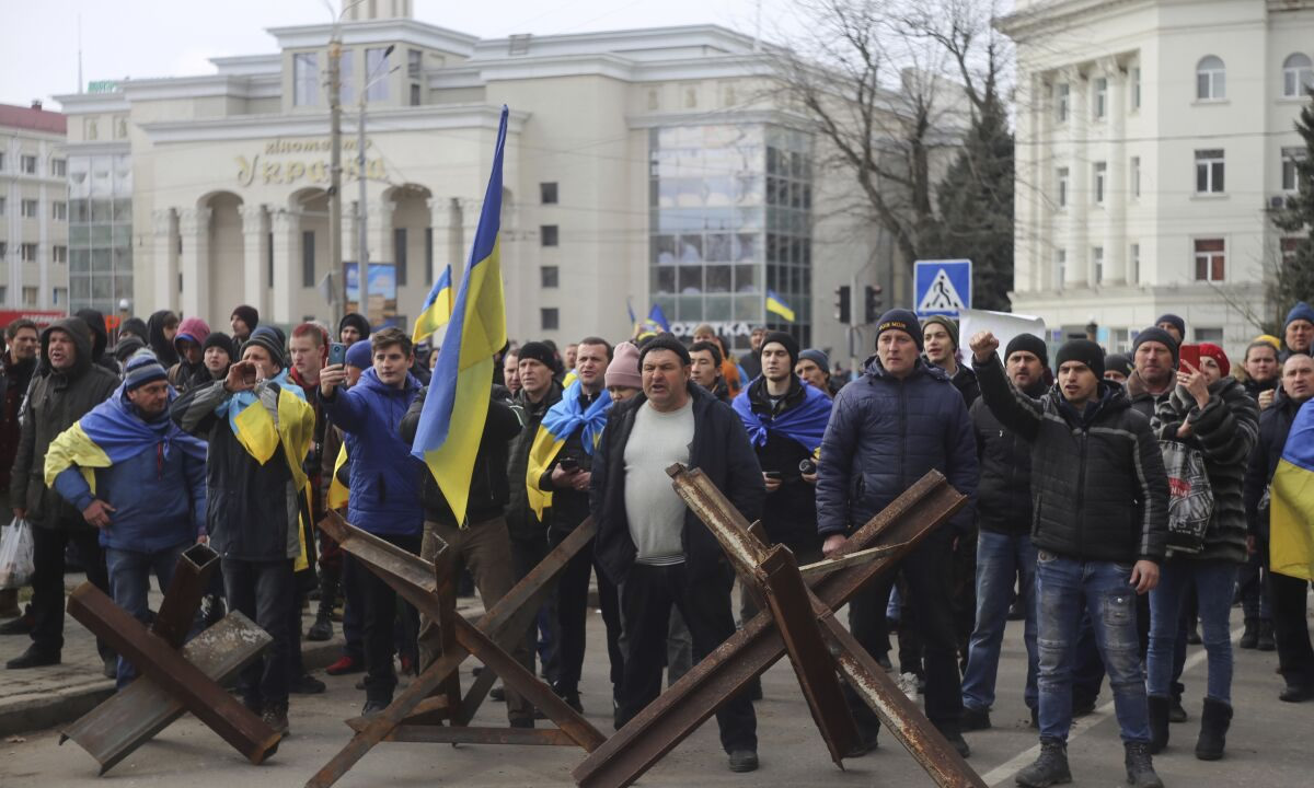 Las fuerzas ucranianas entran en Jersón tras completar Rusia su retirada radiomiamicolor.com/viernes/
