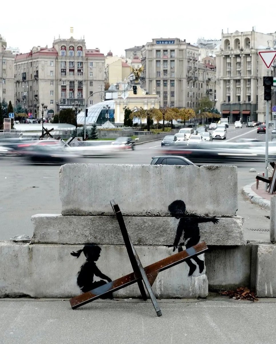 New Banksy pieces in Ukraine 🇺🇦 ❤️

#banksy #streetart #banksyart #urbanart #FreeUkraine #art #stencilart #stencils