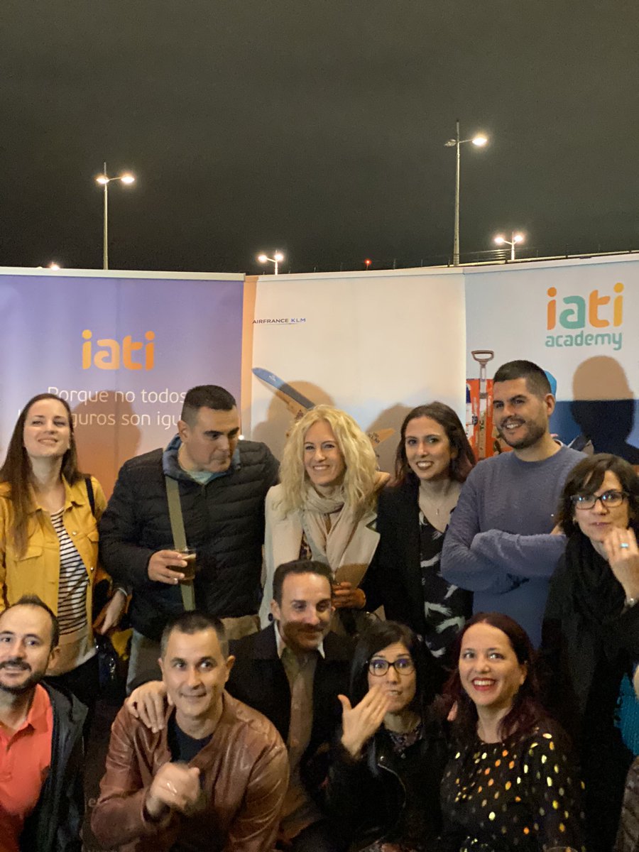 KLM_ES's tweet photo. Así ha comenzado el encuentro de #travelbloggers en #València. Presentaciones y reencuentros con un objetivo común: Hacer un turismo sostenible. Arranca #KLMHouseValència #ValènciaEsAhora #CompromisoIATI https://t.co/GzQBA1iOUv