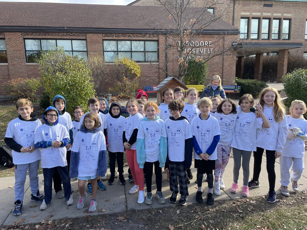 MSenycia's tweet photo. Had the best time cheering on my 4th graders during the Tiger Trot! They did amazing! 🐯🏃 https://t.co/ODuEjZbTHG