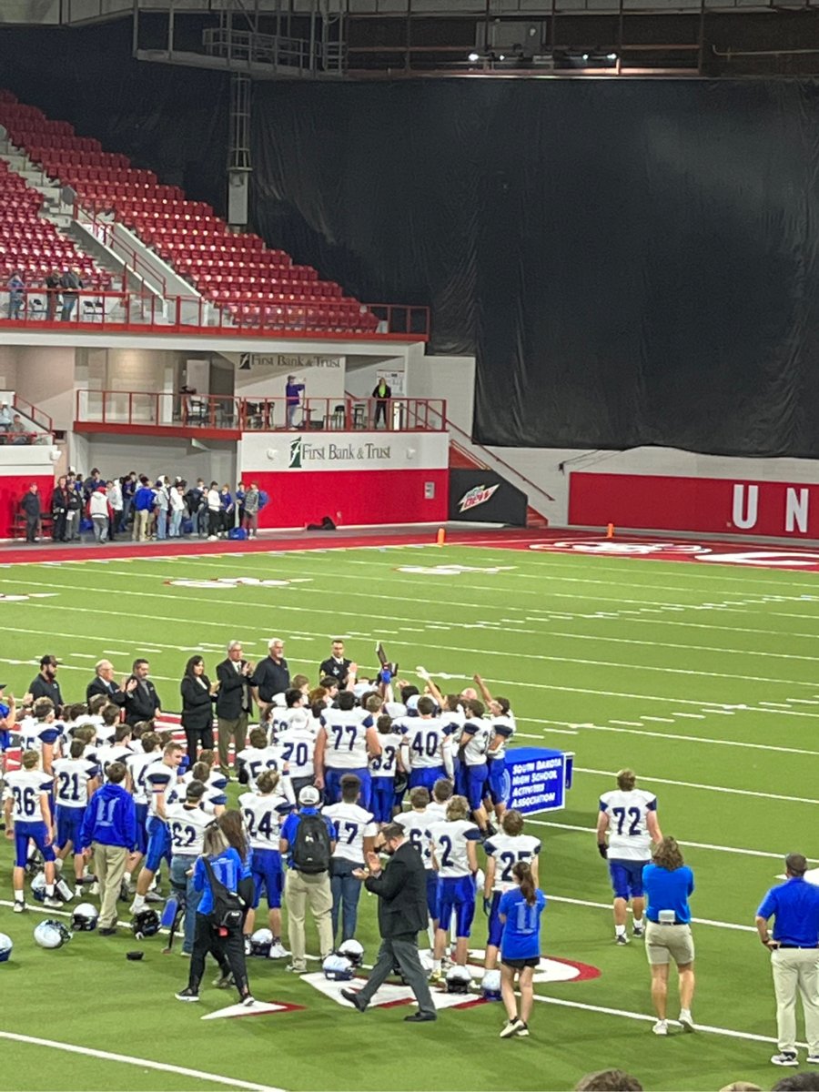 ActivitiesEpj's tweet photo. Your  11B football champions!  The Elk Point-Jefferson Huskies!  Congrats Coach Terry and the team https://t.co/J3fqwgioP9