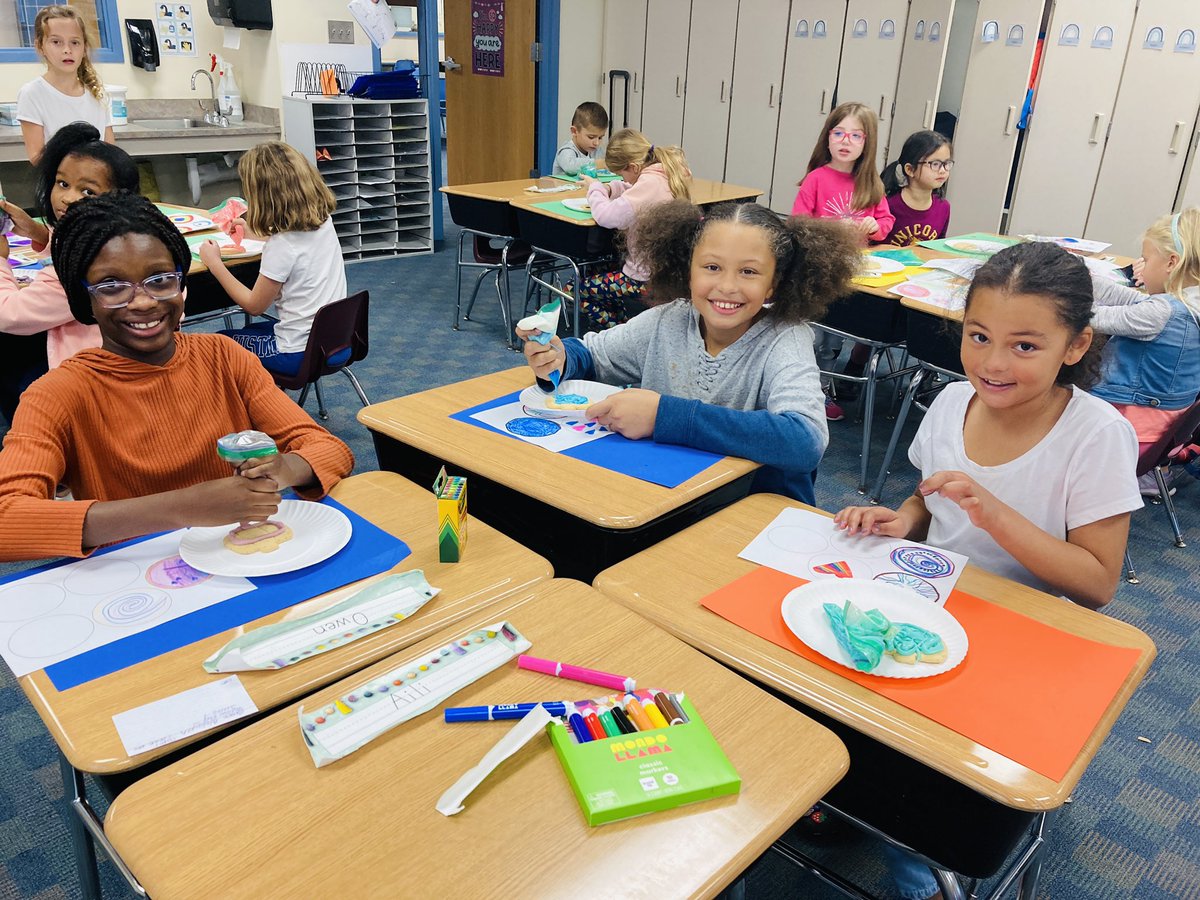 mrsphillippo's tweet photo. Fidget Making, T-shirt Design, Sick Science, Woodworking, Art Factory, Cake & Cookie Decorating, Desserts, STEM Superheroes⦠and so many more! Power Hour was a blast! #NPpride #SLPPantherProud https://t.co/Va76mRj98T