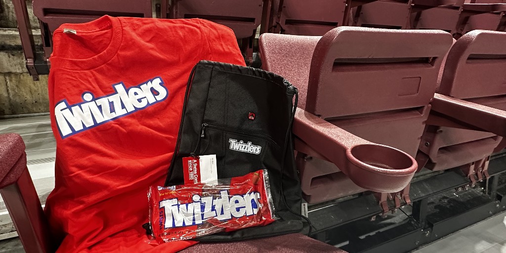 Tweet section, row, seat and tag #ITweetForTwizzlers now – end of the 1st period to win a <a href="/Twizzlers/">TWIZZLERS Twists</a> prize pack!

NO PURCHASE NECESSARY. MANY WILL ENTER. ONE WILL WIN. Must be US resident 18+ to enter. Official Rules and Sweepstakes details: bit.ly/2PojPCN