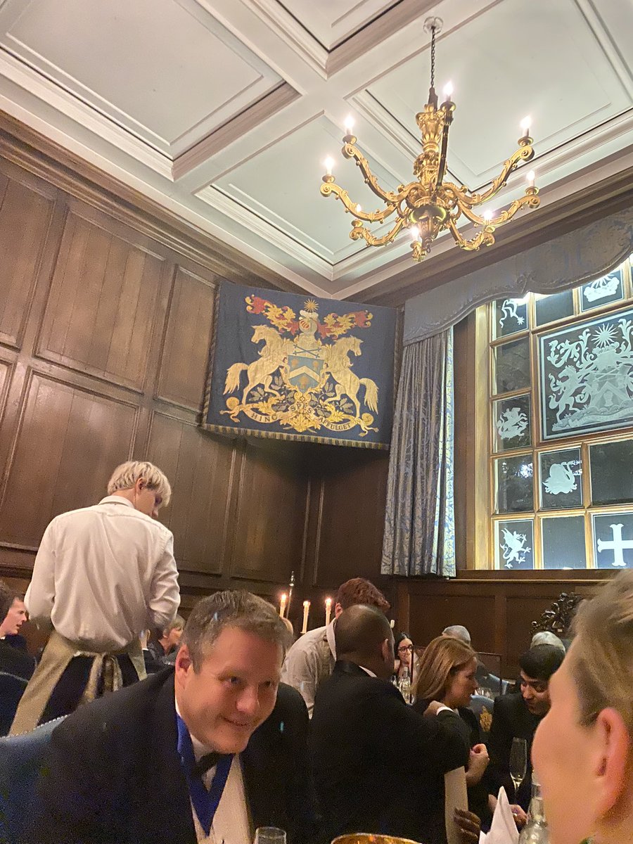 Late train home after a lovely evening <a href="/MasterInnH/">Master Innholders</a> Thank you <a href="/HBatInnholders/">HBatInnholdersHall</a> @AHersey5 and the team for a good evening