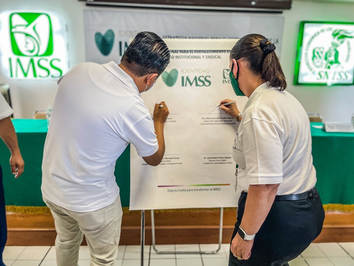 Imss_Pue's tweet photo. Arranca #IMSSPuebla 💚 y #SNTSS 💙 sección I, estrategia nacional #IdentidadIMSS 🤍, herramienta de capacitación que fortalecerá el proceso de los servicios, buen trato, protección de datos personales, entre otros, para transformar la cultura de atención. https://t.co/pAmuhe9PDo