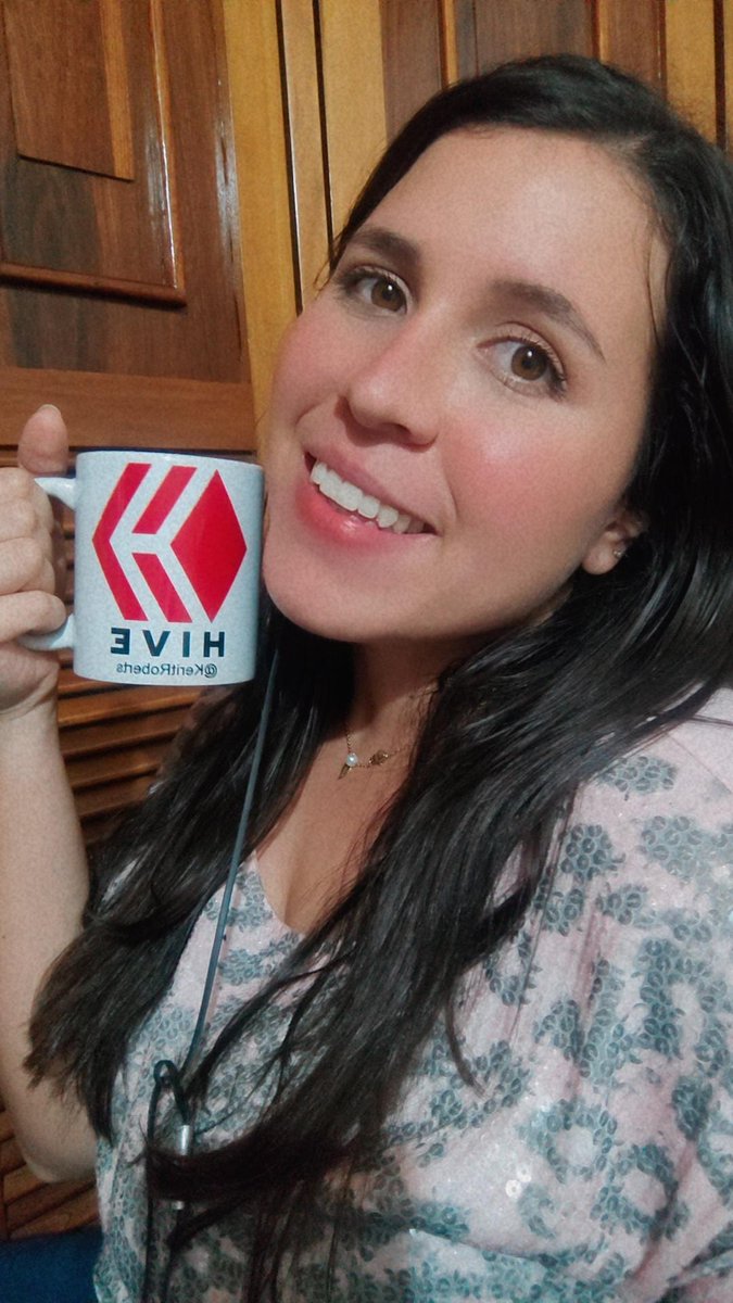 KeritRoberts's tweet image. Hoy es Nuestro Primer Año en @espavlog estoy feliz de ser parte de esta gran familla. Y hoy disfrutamos de nuestro día en un programa especial #hive #espavlog #espaWOW