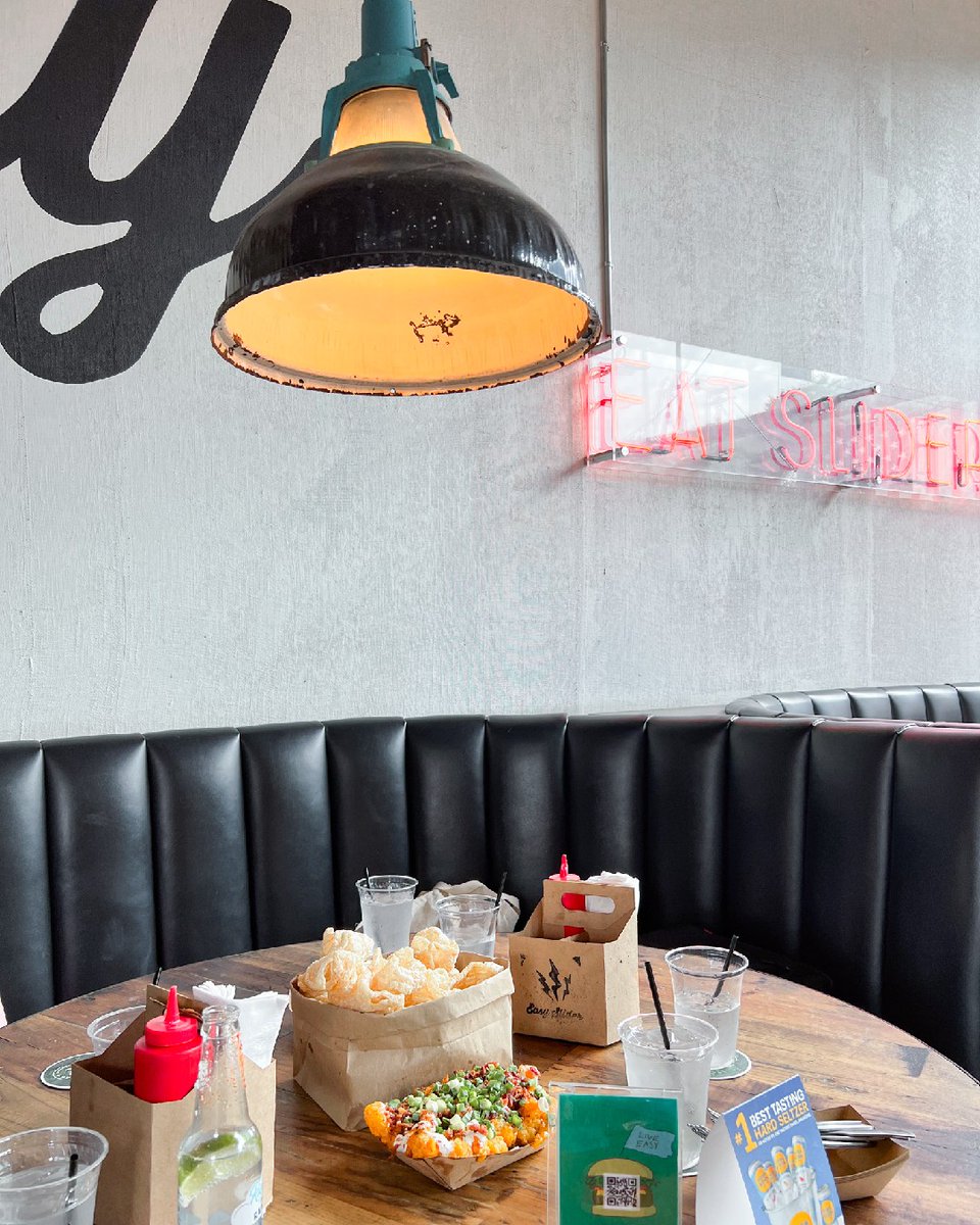 No weekend 💙 blues here at 🍔 @easyslidertx

@easyslidertx is a women-owned and LGBTQ+-owned business that started as a food truck! Come out and support their never-ending search for “the perfect bite”.