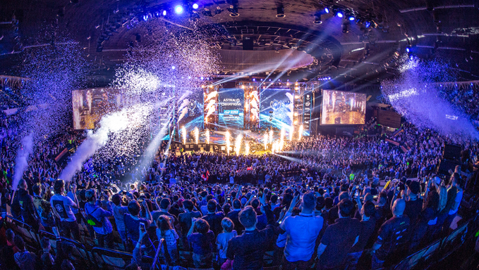 LOLupdates's tweet photo. @ESLCS Looks like paid actors. League of Legends crowds are more realistic. https://t.co/BntS1A7ASR