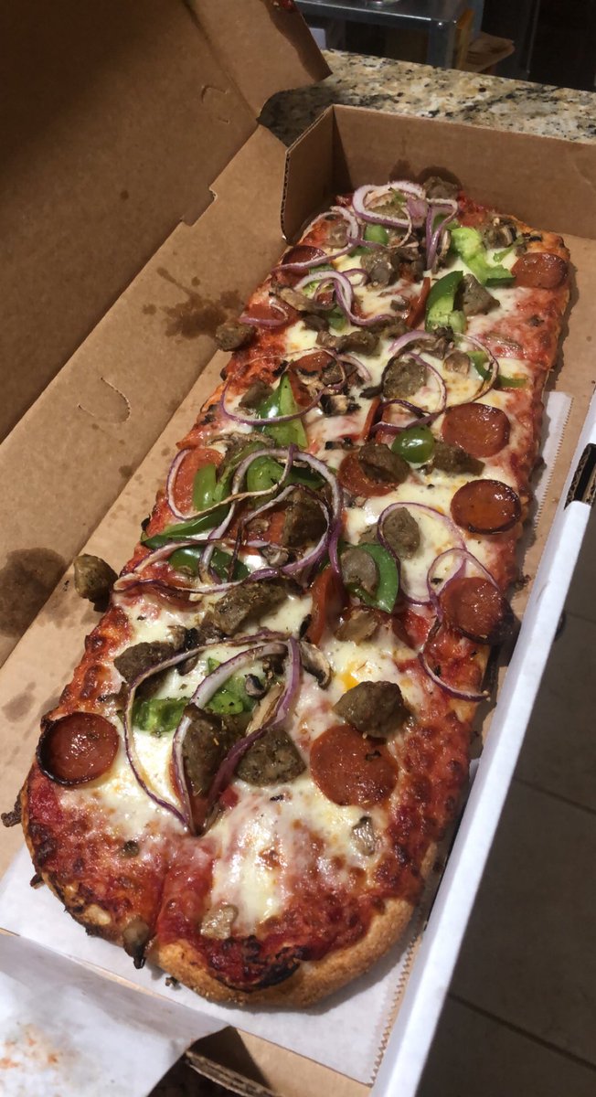 themagicdwarf's tweet image. LET PIZZA FRIDAY COMMENCE