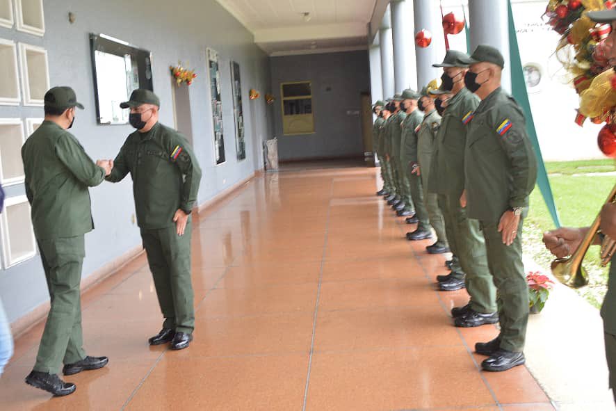 ARNOSF's tweet photo. #11Nov| Nuestro MG @GNBCmdteGral asistió en la @Amgnb_FanbV a la inauguración por parte del GJ @NestorLReverol, VSOPS y MPPEE. del salón virtual II Prom. Batalla San Félix. 
#CadetesInvictos..
@NicolasMaduro
@vladimirpadrino
@dhernandezlarez 
@Dilio14359446 
@Umbv_Fanb https://t.co/cjyuDn10Db