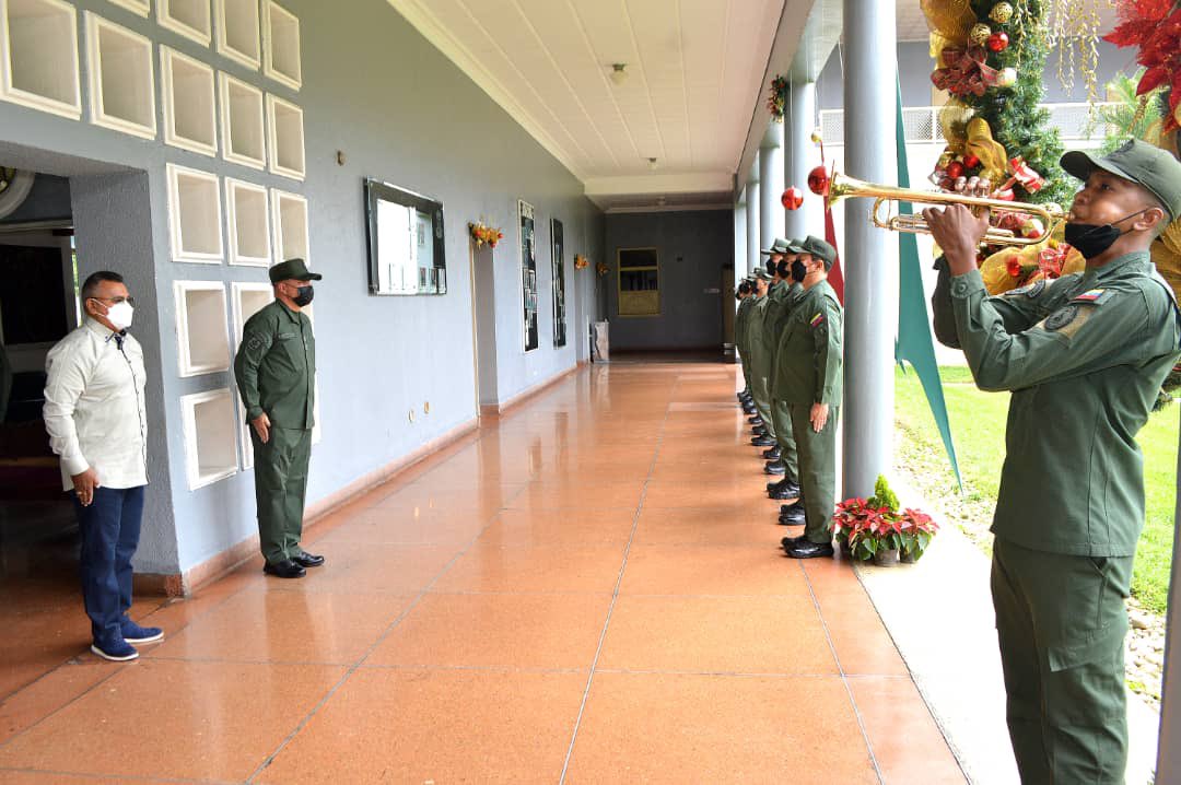 ARNOSF's tweet photo. #11Nov| Nuestro MG @GNBCmdteGral asistió en la @Amgnb_FanbV a la inauguración por parte del GJ @NestorLReverol, VSOPS y MPPEE. del salón virtual II Prom. Batalla San Félix. 
#CadetesInvictos..
@NicolasMaduro
@vladimirpadrino
@dhernandezlarez 
@Dilio14359446 
@Umbv_Fanb https://t.co/cjyuDn10Db