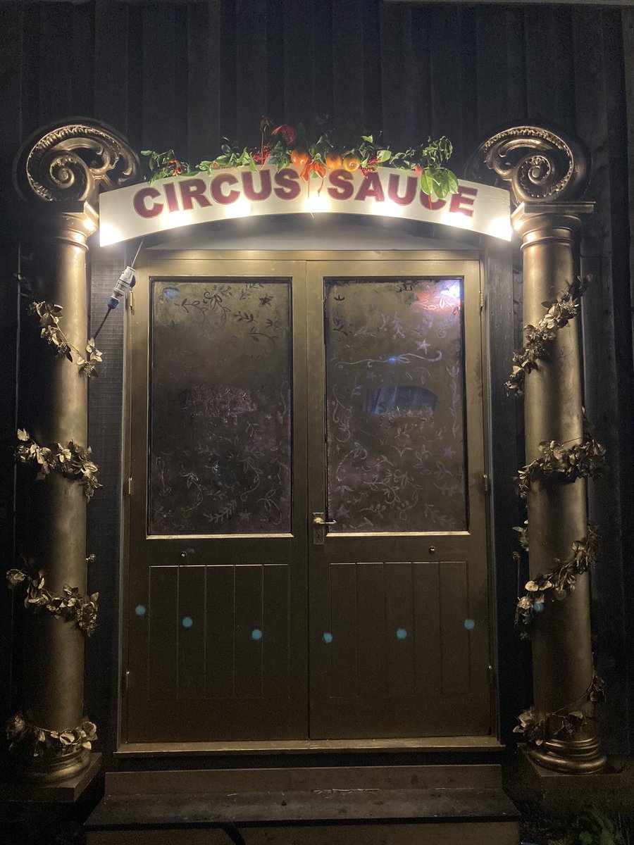 cotswoldlife's tweet image. This way to a magical dining experience…
…the very worthy winners of the Outstanding Service award in our 2022 Food &amp;amp; Drink Awards. Not to be missed! @giffordscircus @Circussauce #WinterSauce #CLFDA