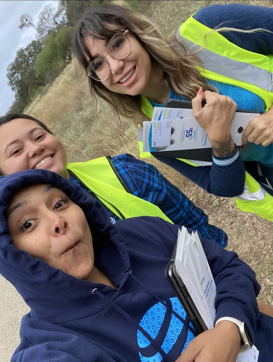 CarrizalesJudy's tweet image. The SATX Fiber Hunters are out there letting folks know they now have #attfiber available to them! #STXFiberFlex @STXSpeedsetters @StxMavericks @NancyA_SATX