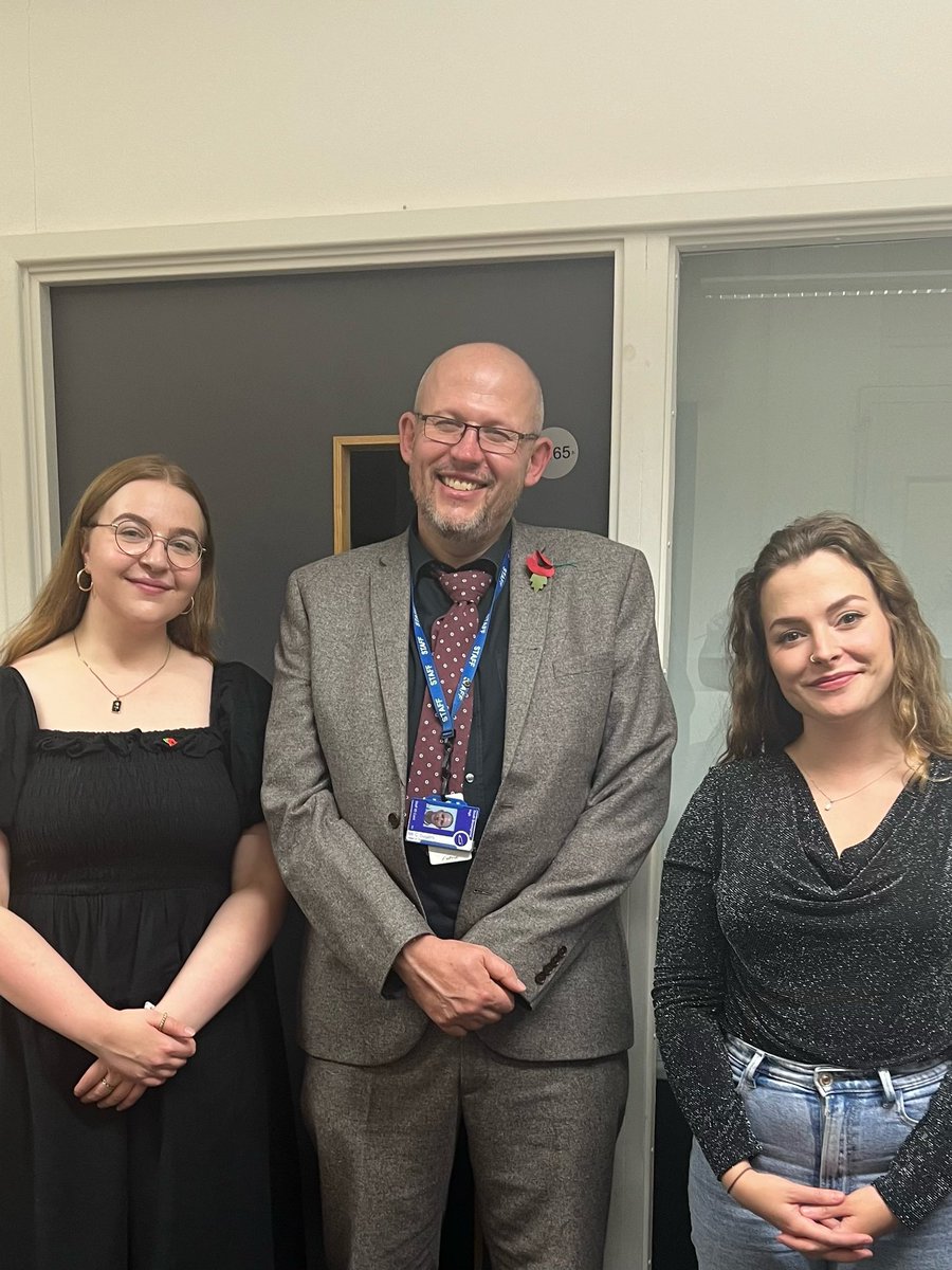 Had an EXCELLENT time tonight with my first time judging @SouthBromsHigh ‘s Eisteddfod competition! Incredibly proud of the pupils and staff involved and was such a fun night! ❤️💙💚 and was lovely to meet <a href="/KatherinePriddy/">Katherine Priddy</a> as my fellow judge! 🫶🏼