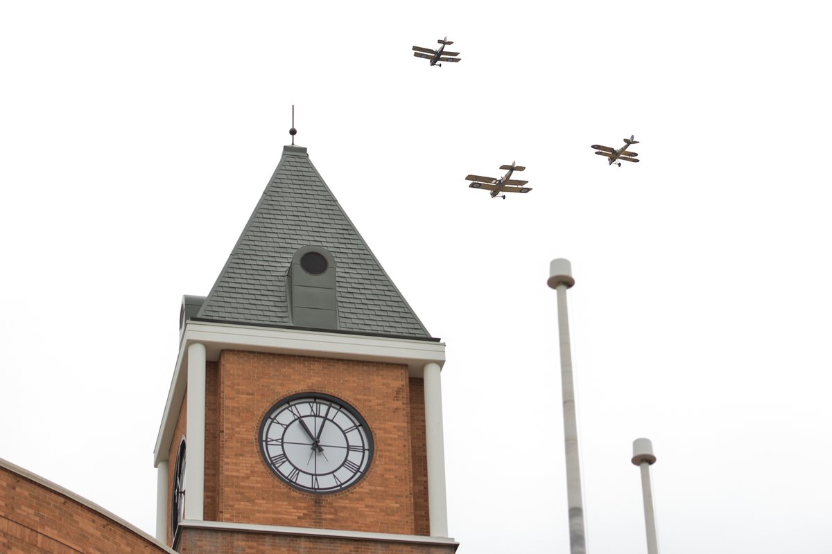 CityBrampton's tweet photo. Today and every day, we honour and thank those who sacrificed, and those who continue to serve to protect our freedoms.
 
Thank you to everyone who joined the @CityBrampton and @RoyalCdnLegion #RemembranceDay parade and services of remembrance today in Brampton.

#LestWeForget https://t.co/RRk2ibc8SE
