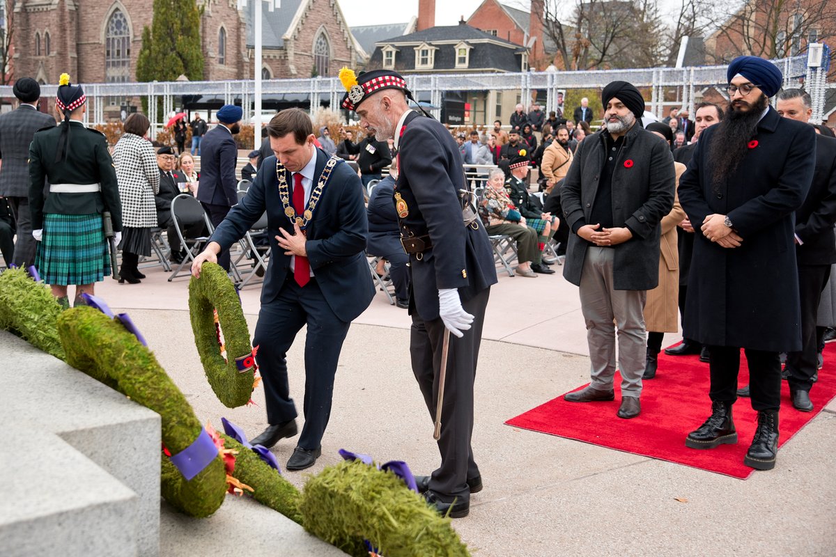 CityBrampton's tweet photo. Today and every day, we honour and thank those who sacrificed, and those who continue to serve to protect our freedoms.
 
Thank you to everyone who joined the @CityBrampton and @RoyalCdnLegion #RemembranceDay parade and services of remembrance today in Brampton.

#LestWeForget https://t.co/RRk2ibc8SE