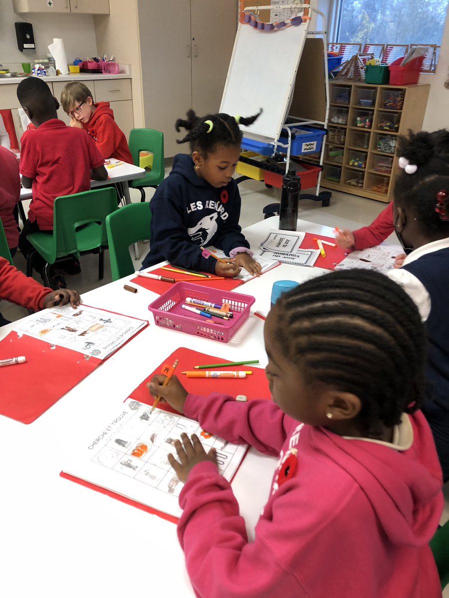 classemmenadine's tweet photo. On a eu beaucoup de plaisir à faire l’activité Cherche et trouve du Jour du souvenir de Mme Mindset ! Il y avait de la frénésie dans l’air pour chercher l’image, et bouger !
#2eannee #47ejour #jourdusouvenir #mmemindset #chercheettrouve #pauseactive #brainbreak #apq https://t.co/hq2HO3UbYT
