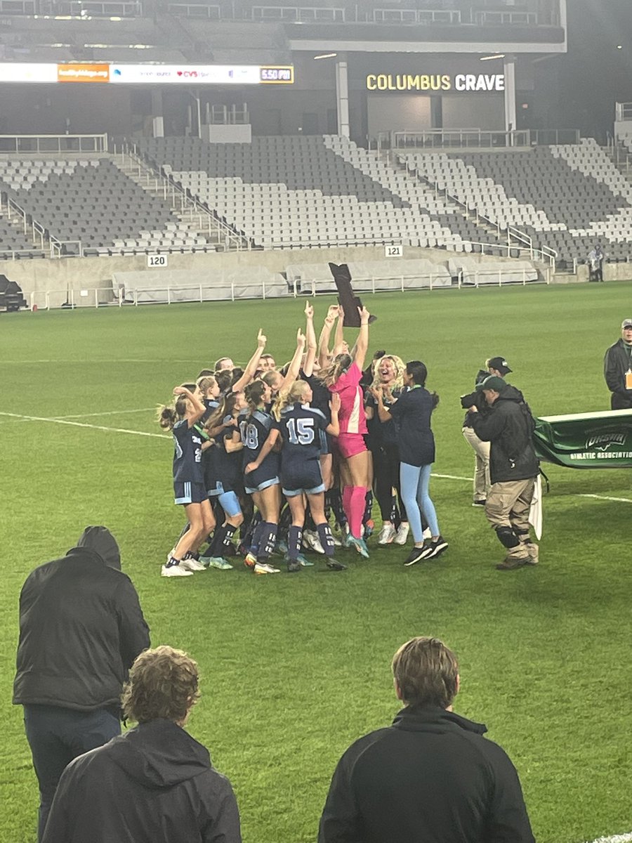 gunnlccd's tweet photo. State champs! Way to go ladies!! @countryday #wearecountryday https://t.co/AZ3CUJu5l2