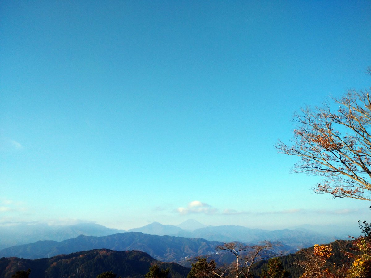 itachary's tweet photo. 早朝、高尾山72分
この時間富士山きれいだ https://t.co/mF9hkxWQc5