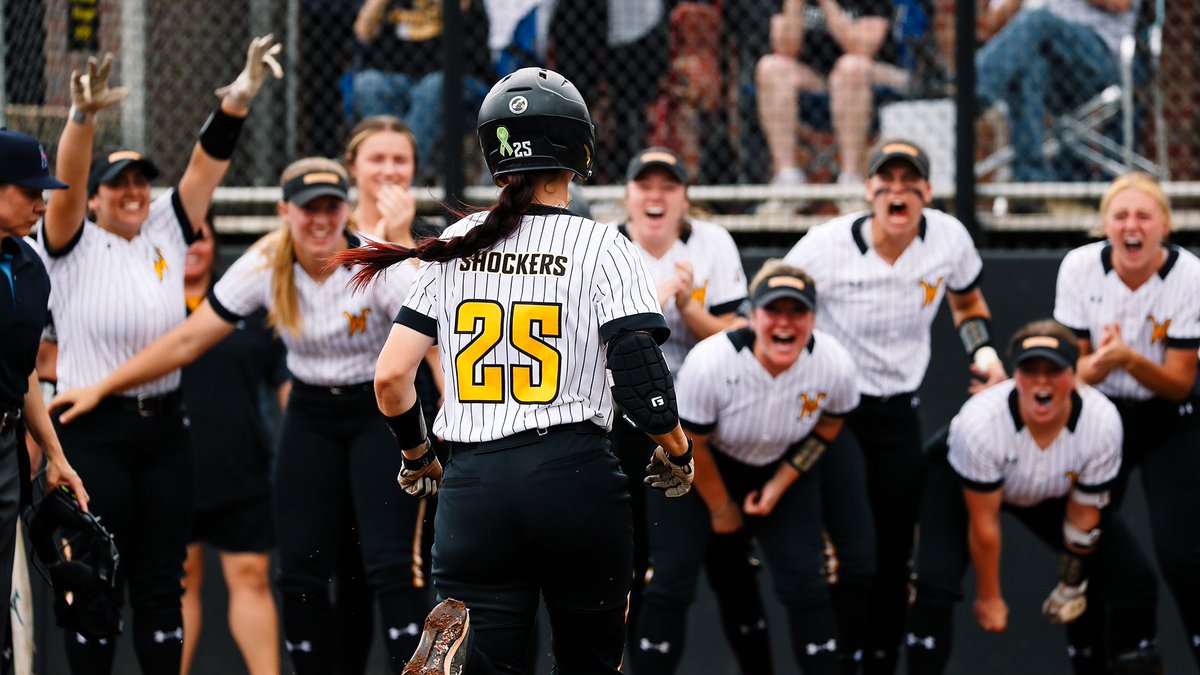 D1Softball's tweet photo. This season, the Shockers return all four batters who totaled at least 100 total bases, as well as players responsible for 100 of 121 home runs. 

📸: @GoShockersSB

More in the Fall Report presented by @NettingPros ⬇️ 

https://t.co/XaB9Rtmm6I https://t.co/34ARDQy8aC