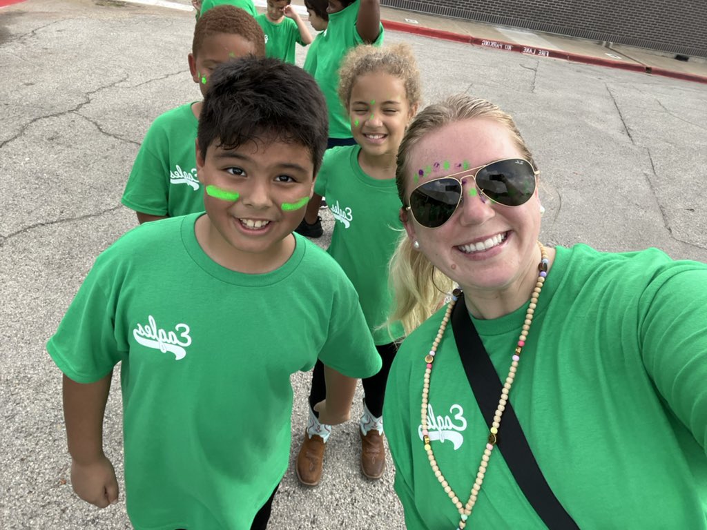 MissCress's tweet photo. Field day fun!💚🤍 https://t.co/Hb9QtxR7E8