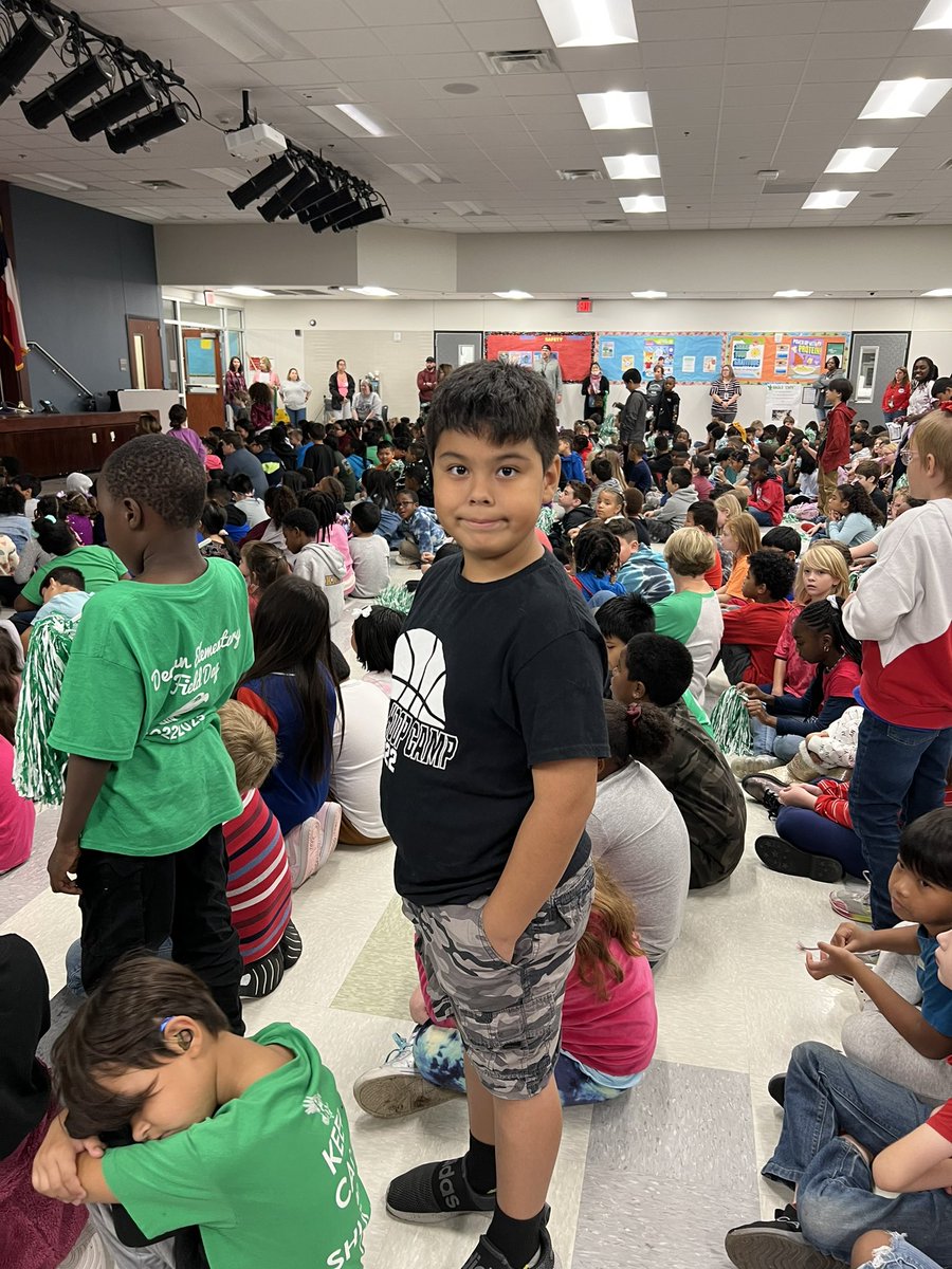 MissCress's tweet photo. Rally this morning! 🤍💚 #wearedegan #oneLISD https://t.co/AL0UY7muai