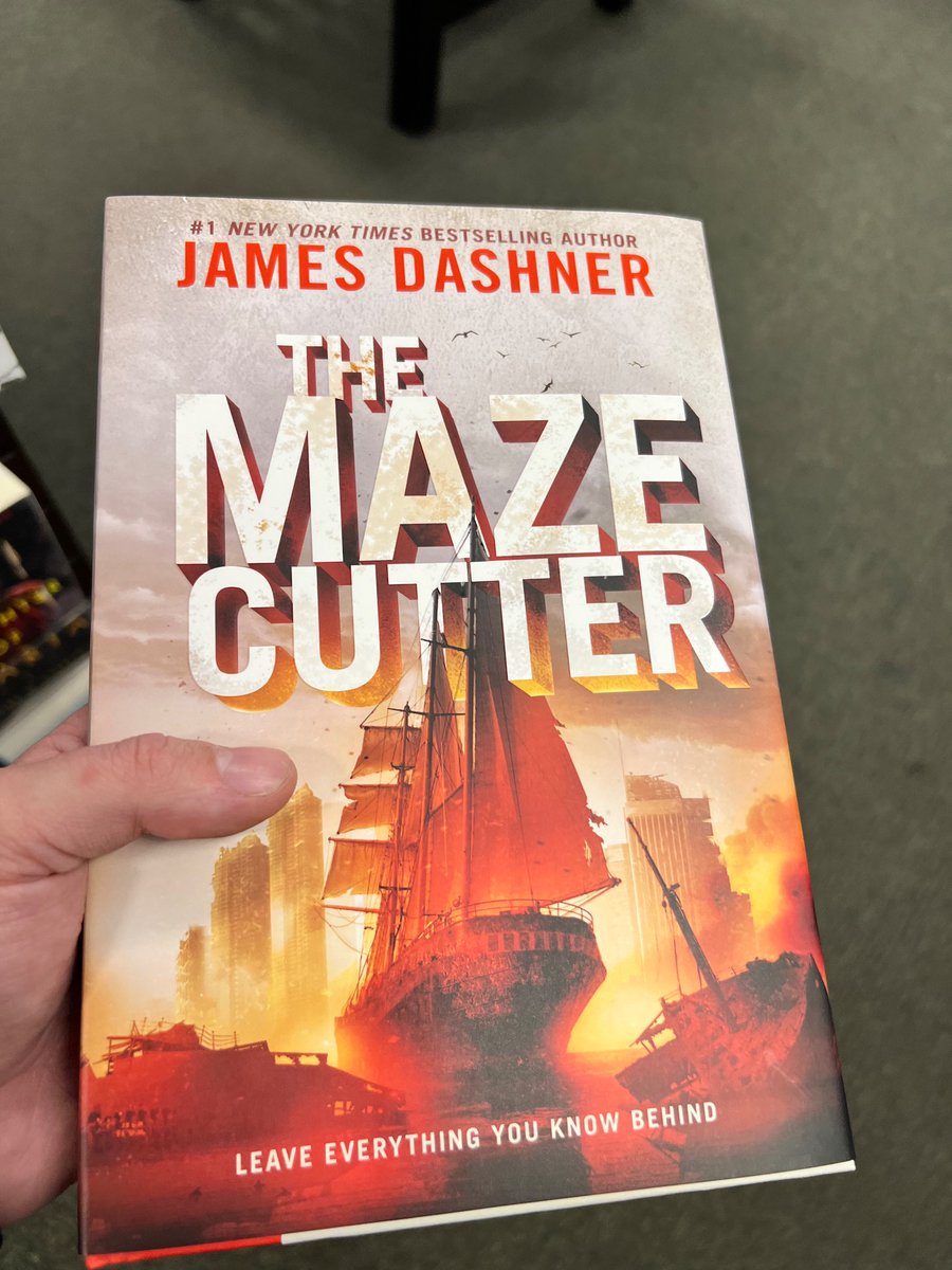 Cman710's tweet image. Holding joy in my hands again. #TheMazeRunner #TheMazeCutter