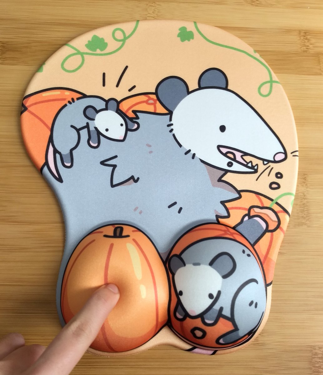 「Squishy mousepads are back btw :3 」|Crow 🌱 Promise Garden!のイラスト