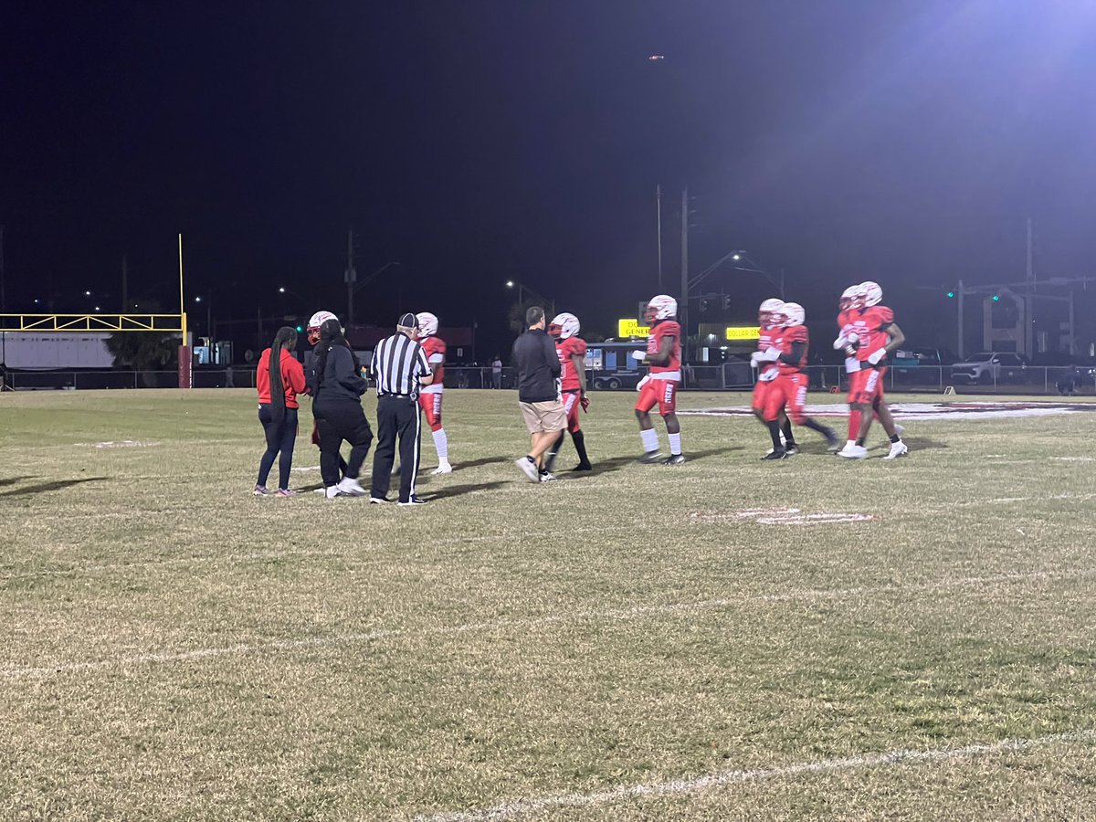 BrentASJax's tweet photo. It’s @RHSGenerals at @AndrewJacksonF2 on Main Street. @ActionSportsJax @ESPN690Jax #ASJax #BlitzIsOn https://t.co/NFXNg1BMx3