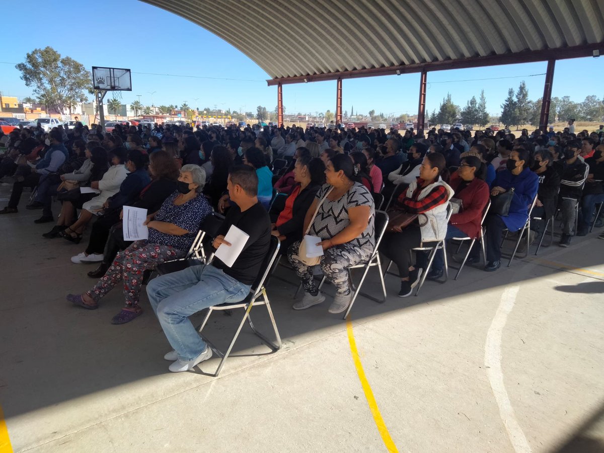 Los días 10 y 11 de noviembre, apoyamos por medio del #ConsejoCívicoCiudadanoAC al #CBTIS110 en coordinación con el Lic. Hugo Nevarez <a href="/Kanistigan/">Hugo A Nevarez</a>  subsecretario de <a href="/sspdgo/">Sría. de Seg. Pública del Estado de Durango</a>, el Ing. Hugo Delgao <a href="/HugoDel_/">Hugo Delgado</a>  pdte. de <a href="/APFDGO/">Asociación de Padres de Familia INTERFAC AC. Dgo.</a> y Psic. del <a href="/UNES_MX/">Universidad España</a> con la presentación de #El_Gabbo