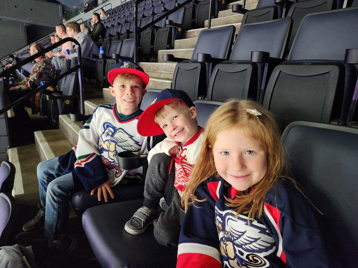 These kids love hockey! Especially <a href="/griffinshockey/">Grand Rapids Griffins</a> #gogrg #freezeronfulton #familydatenight